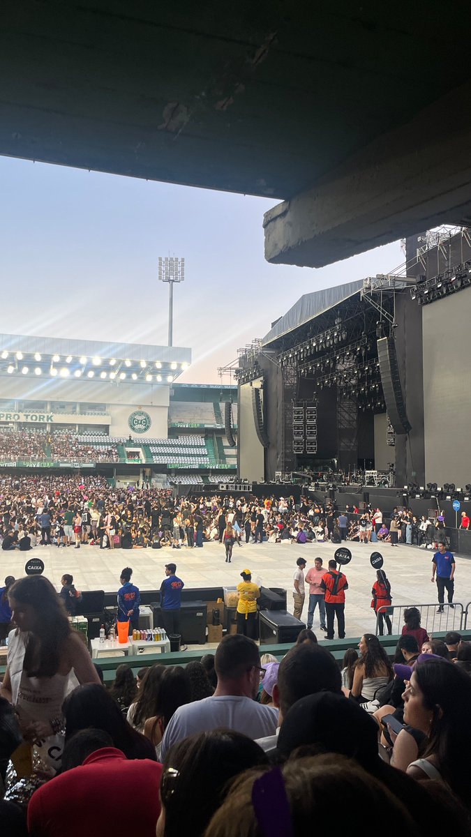 UpdatesBrinaBR's tweet photo. ninguém aqui sabe que sou o updates sabrina brasil 👀 #GutsWorldTourSpilled https://t.co/MNEANXfN3u