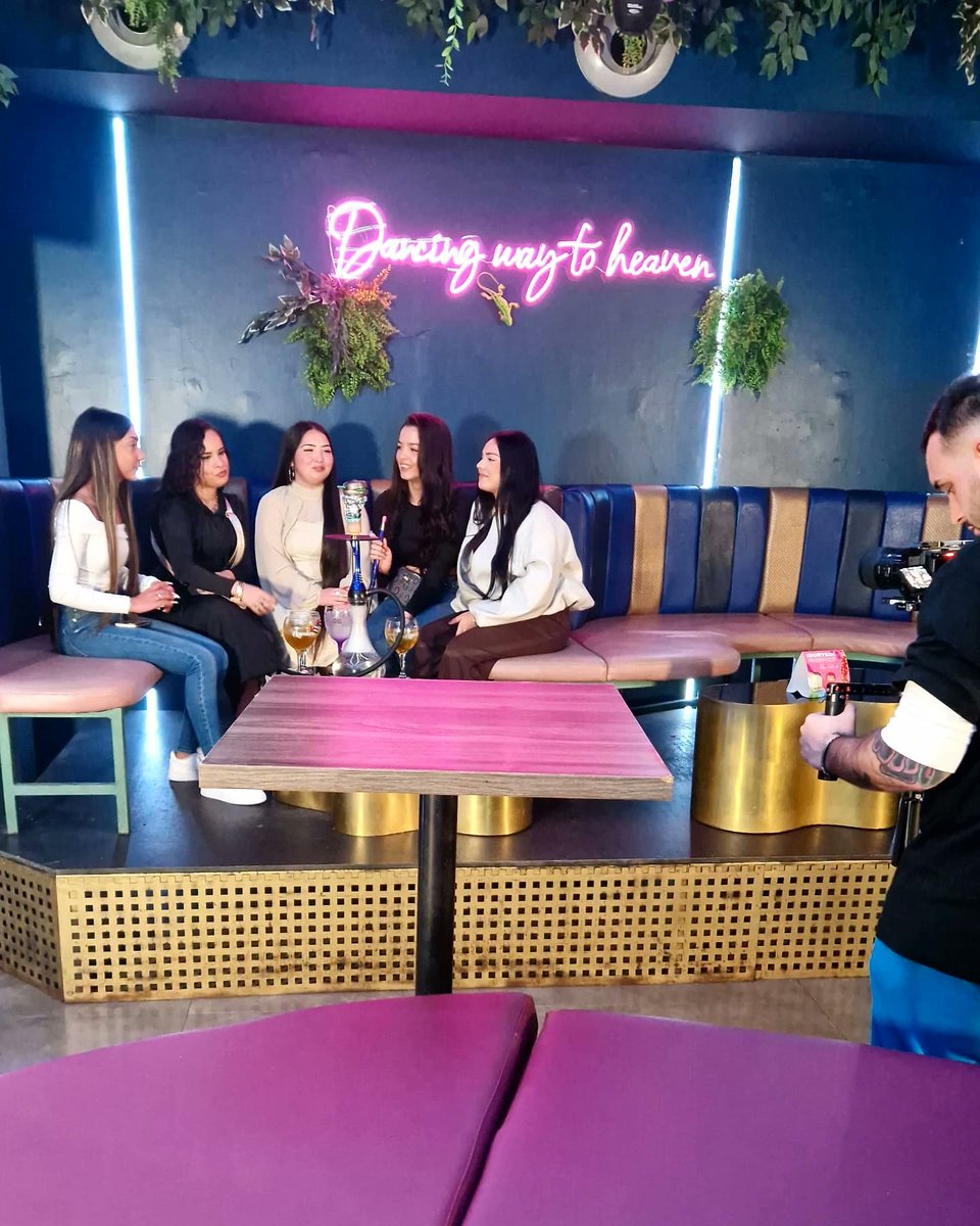 negrojari's tweet photo. #Rodaje🎬 @caarmeli_ "Y si me mira" próximamente... #DagramaProducciones https://t.co/elfKclyNE9