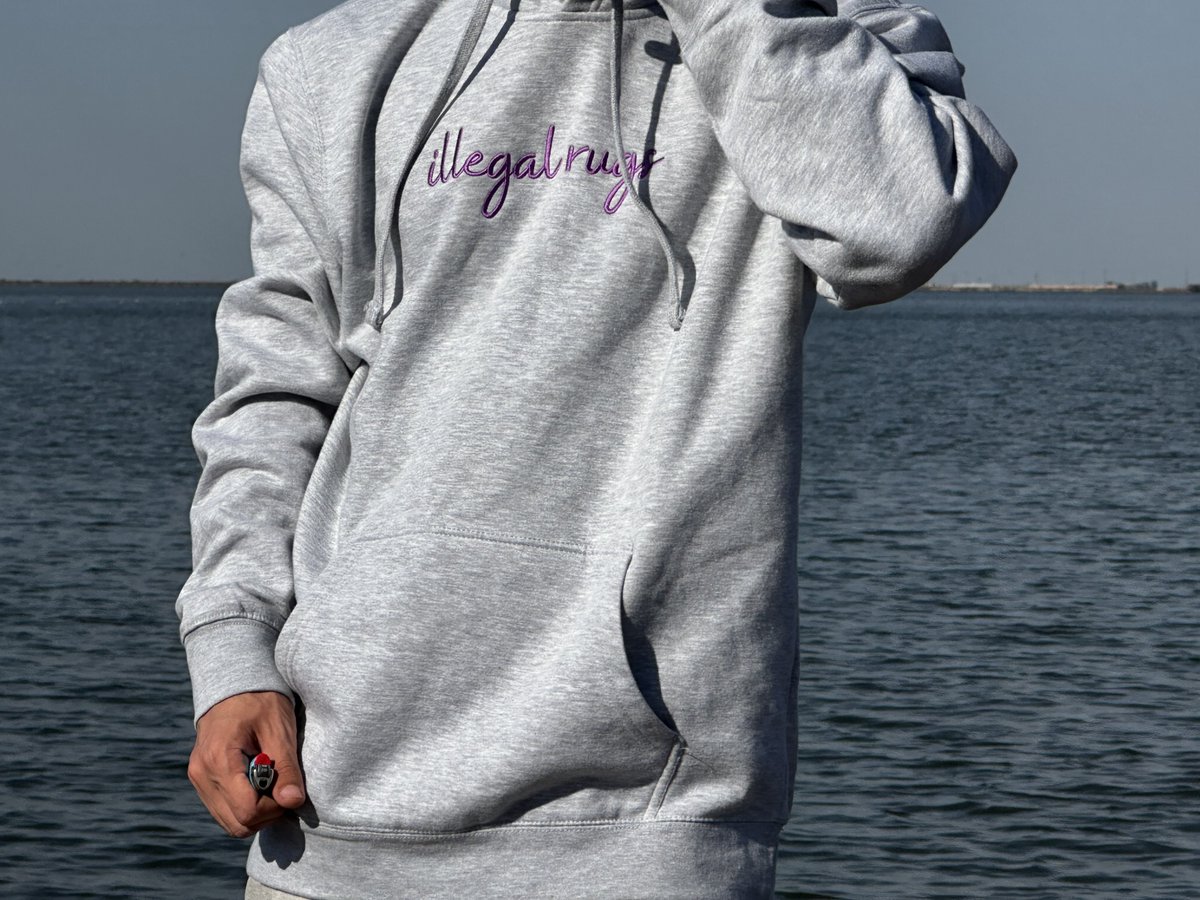 illegalrugs's tweet image. MERCH IS NOW LIVE!!! 🫡🫡

Illegalrugs.com

 A limited amount of people who order a size Large have their order shipped out this week, and other sizes will be made to order and send out within 3-4 weeks! 💪💪🙏😤 GO GET YOU ONE ‼️🤞