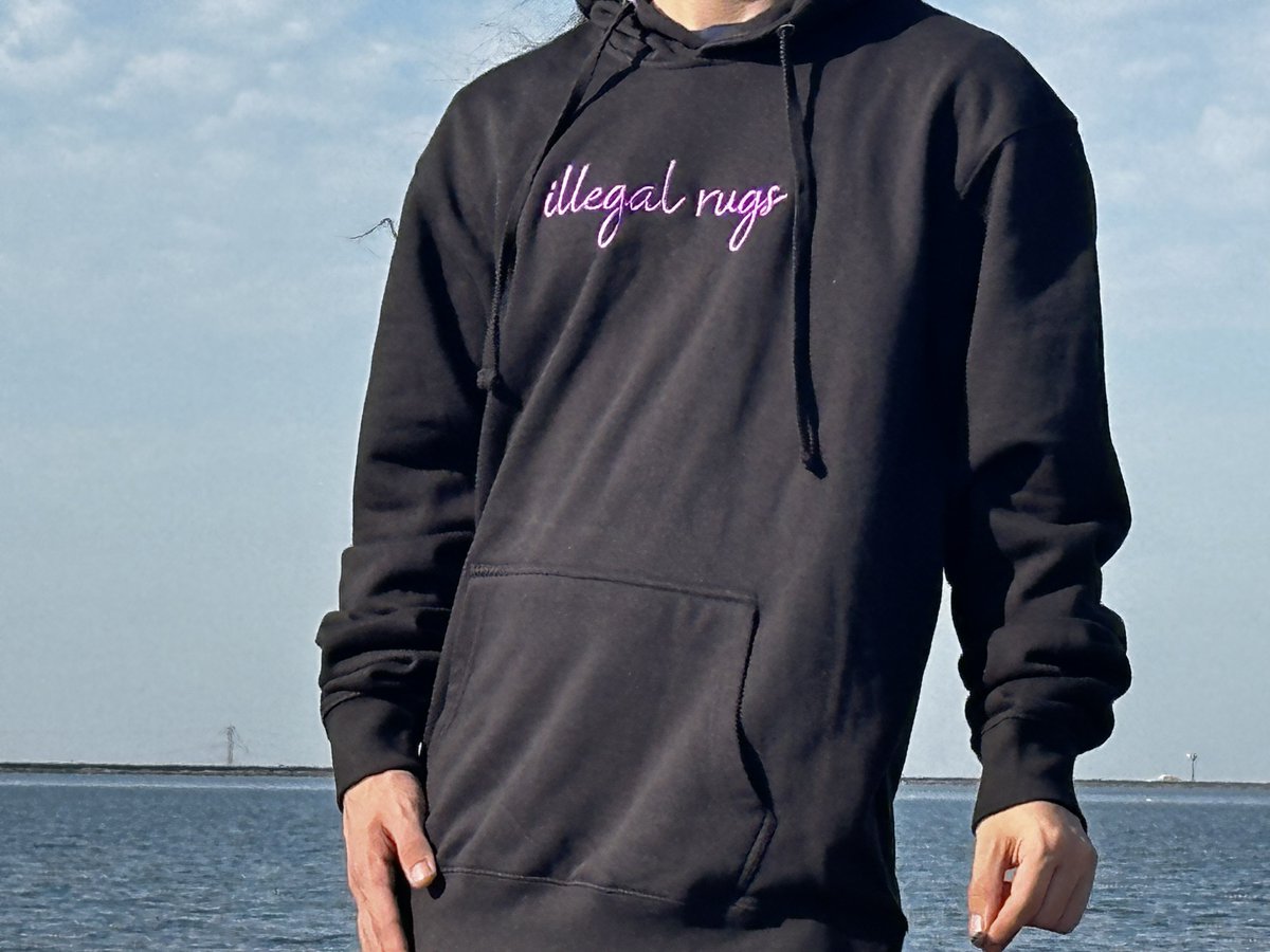 illegalrugs's tweet image. MERCH IS NOW LIVE!!! 🫡🫡

Illegalrugs.com

 A limited amount of people who order a size Large have their order shipped out this week, and other sizes will be made to order and send out within 3-4 weeks! 💪💪🙏😤 GO GET YOU ONE ‼️🤞