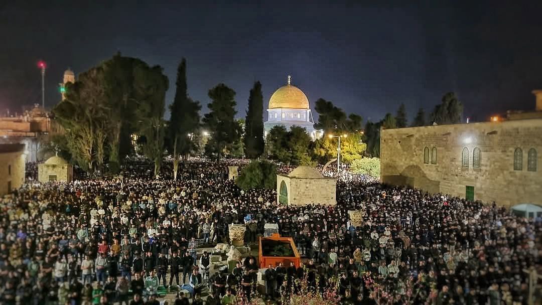 החדשות - N12 (@n12news) on Twitter photo הווקף האיסלאמי בירושלים: מעל 180 אלף מתפללים מקיימים את תפילת לילת אל-קדר (ליל הגורל) של חודש רמדאן במסגד אל-אקצא
<a href="/mmagadli/">מוחמד מג'אדלה محمد مجادلة</a> הווקף האיסלאמי בירושלים: מעל 180 אלף מתפללים מקיימים את תפילת לילת אל-קדר (ליל הגורל) של חודש רמדאן במסגד אל-אקצא
<a href="/mmagadli/">מוחמד מג'אדלה محمد مجادلة</a>