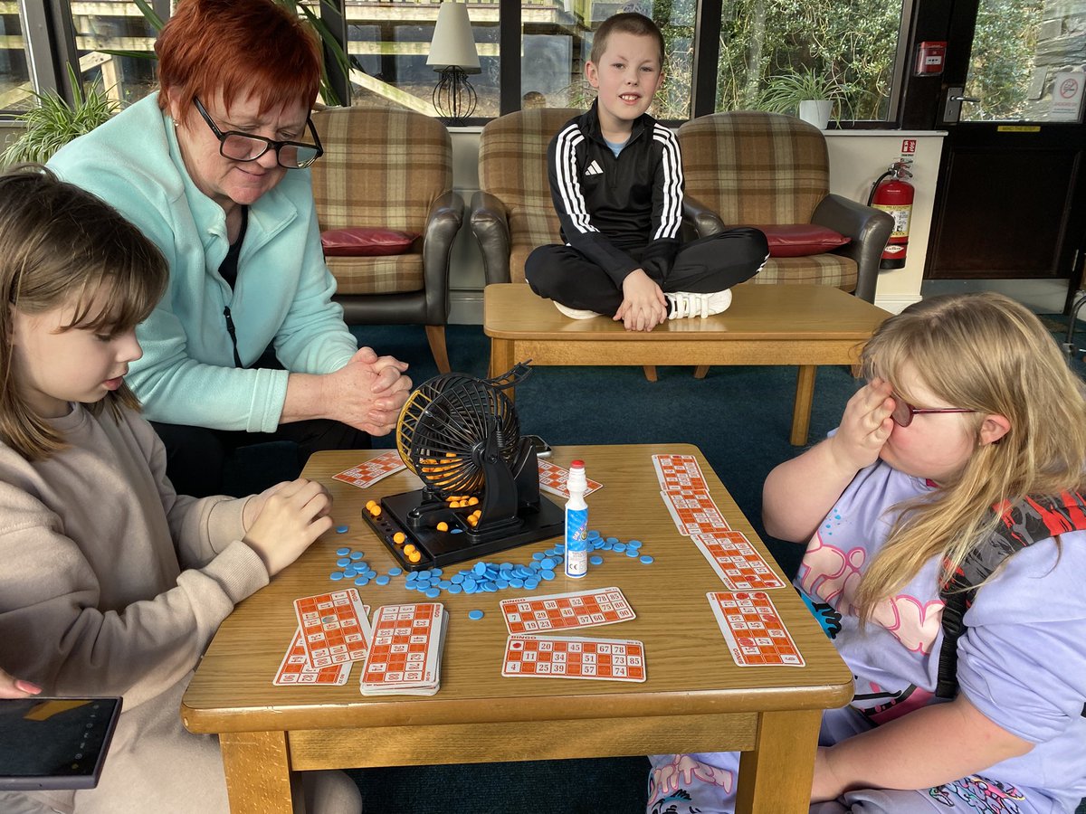 MissCarswell10's tweet photo. A great first day at residential! Sun was shining for our walks, playing in the gardens, time in the games room and after dark swimming tonight! https://t.co/Ygx2jFfJ84