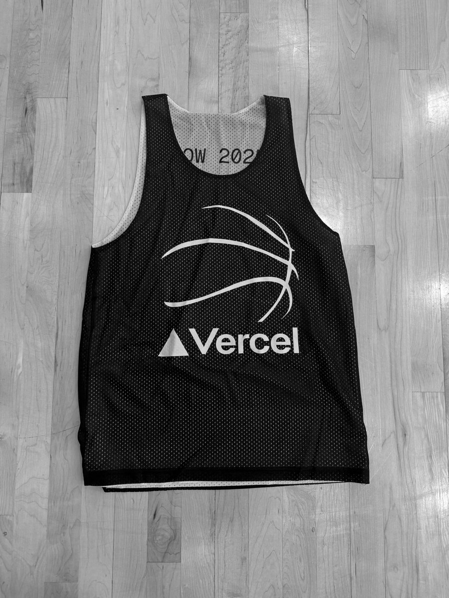 ball up top 

▴🏀