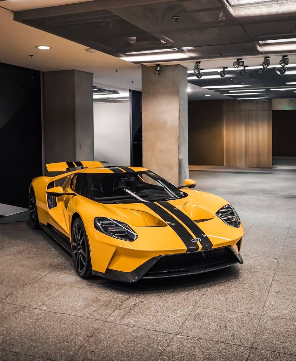 lofi_darling's tweet photo. "The road to success is always under construction, but a good car makes it feel smoother." https://t.co/jI7kZ4G5RU