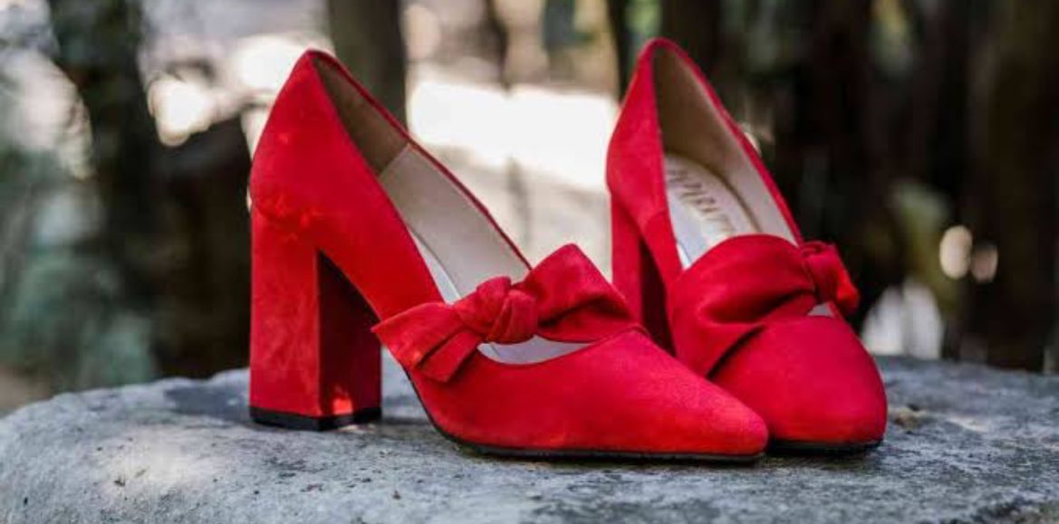 OrtegaAle1's tweet photo. #zapatosrojos #niunamas #marzo https://t.co/zXSb2EDvWJ