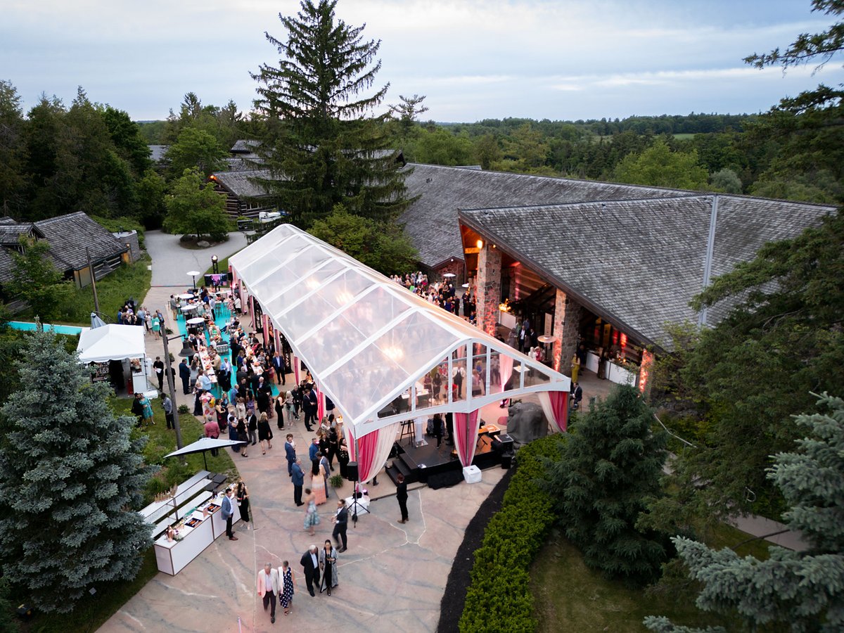 mcacgallery's tweet image. ✨ Just under 5 days left to snag your Early Bird tickets for the Moonlight Gala! ✨

Join us on Saturday, May 31, for an unforgettable night of great food and wine, live music, and dancing—all in support of the art of Canada.

This year’s gala kicks off the opening of…