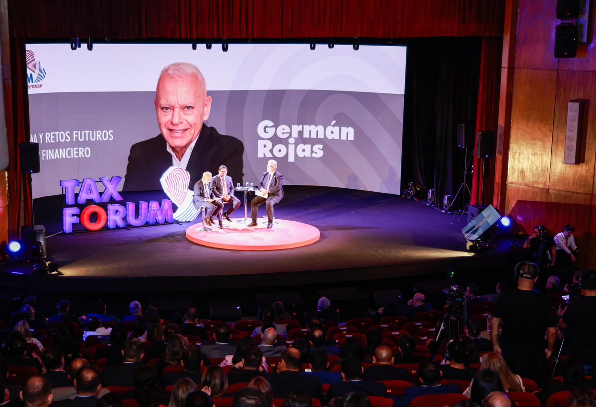 MIC_PY's tweet image. #MIC | El ministro del MIC, @JavierGimenezGZ y el viceministro de Industria, @mriquelme1, participan del evento denominado “Tax Forum 2025” organizado por la @DNITpy en el BCP, donde analizan los diversos desafíos que marcarán el desarrollo económico del país.