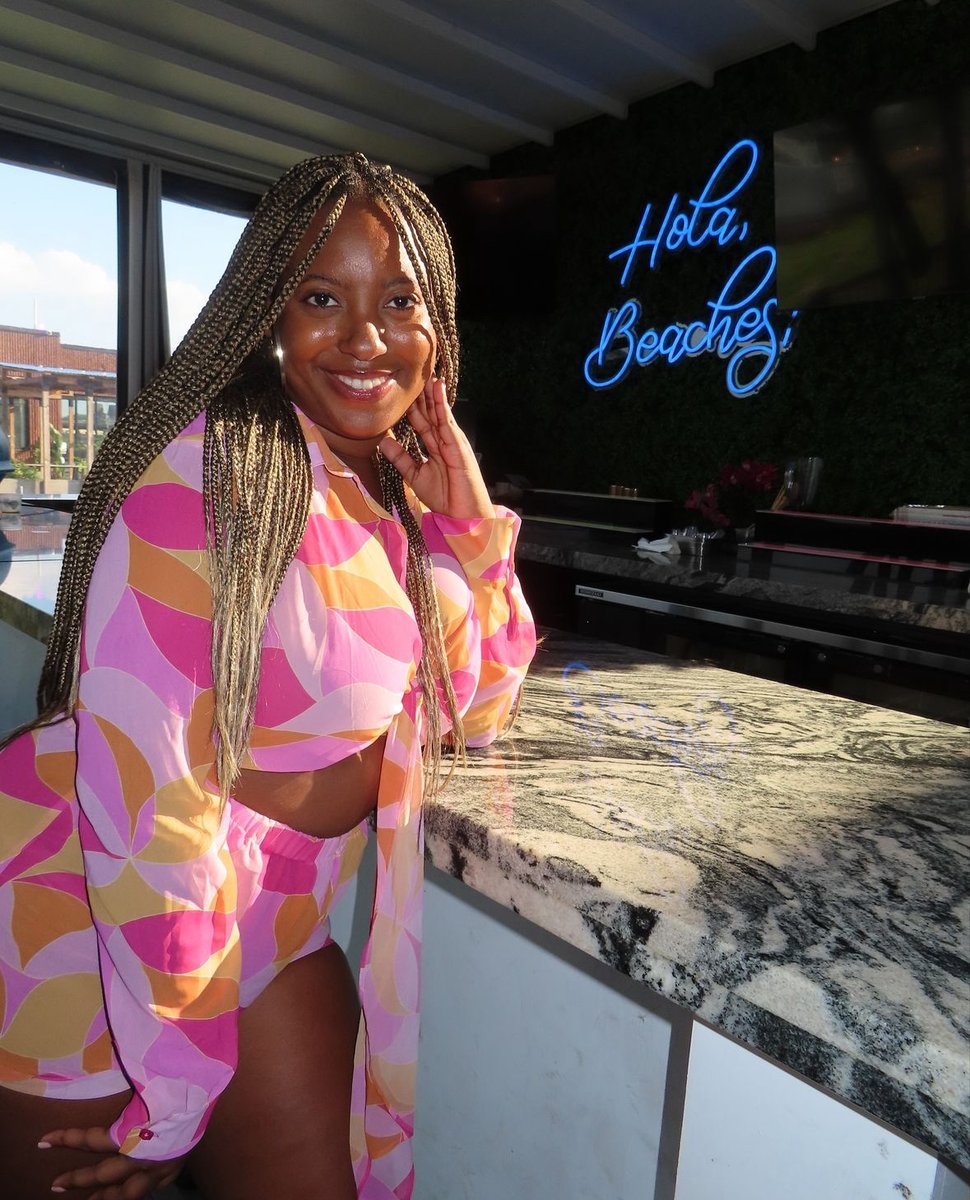 Our rooftop is officially OPEN on weekends! 🌞🍹 Time to sip, vibe, and soak in those good weather feels. Bring your crew, ‘cause these drinks aren’t gonna enjoy themselves. 😉

#ThrowSocialDC #DestinationDC #Only1DC #ThingsToDoInDC #DCBars #WashingtonDC #DMV #DCLife #RooftopBar