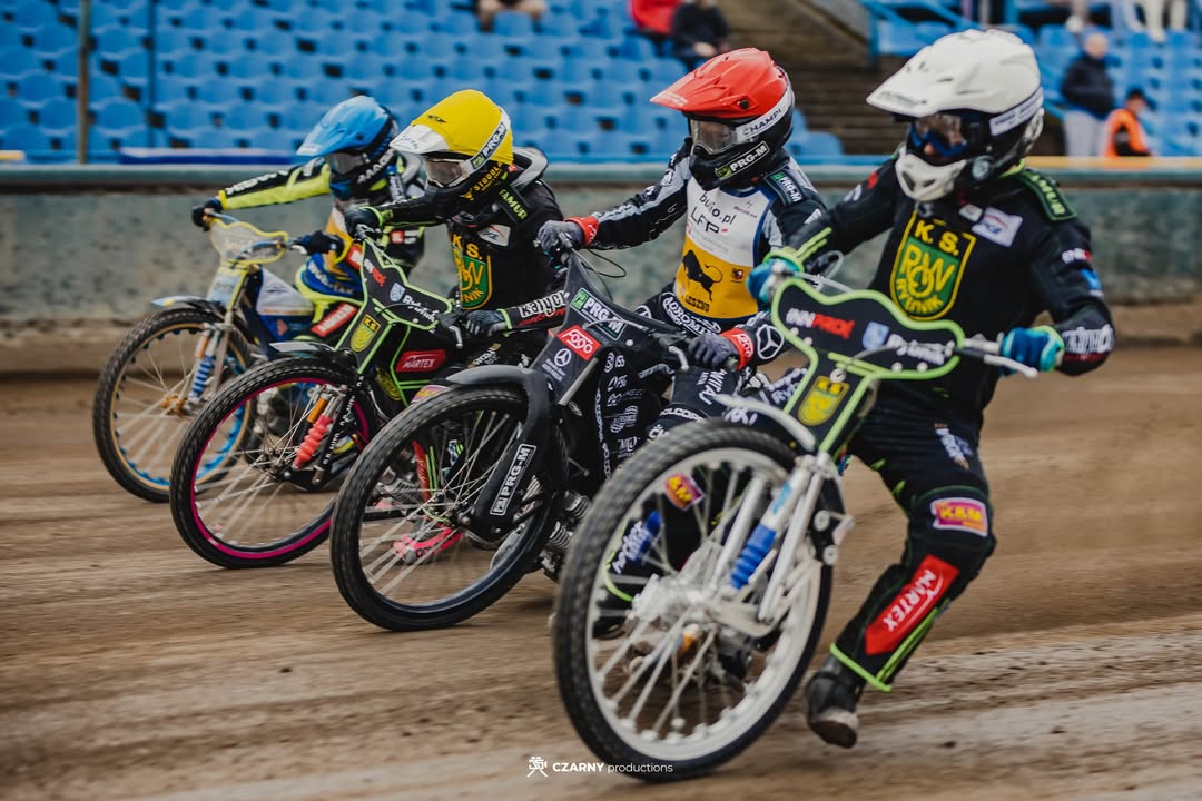 UniaLesznoKS's tweet photo. #LESRYB w kilku migawkach 📸🔥

Fot. Czarny Productions

#KSUL ⚪🔵🤟🏼 #UniaLeszno #M2E #Metalkas2Ekstraliga https://t.co/i0SOsI5SZn