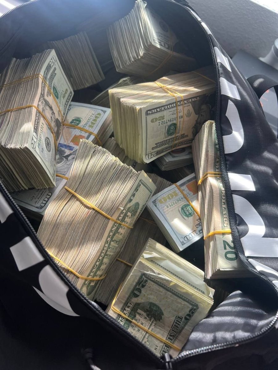 lockinonbase's tweet image. Is your luggage ready?

Yes, just finished