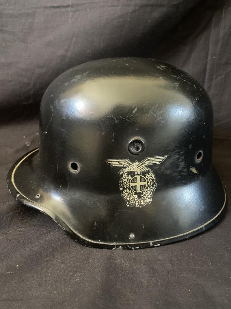 ChaseMilitaria's tweet photo. Rare WW2 Norwegian Forces Fibre Parade helmet with a single decal, these were used by the Norwegian Forces during the occupation. Check us out at https://t.co/gYpRP1VdmH. https://t.co/s3NFQlCnep