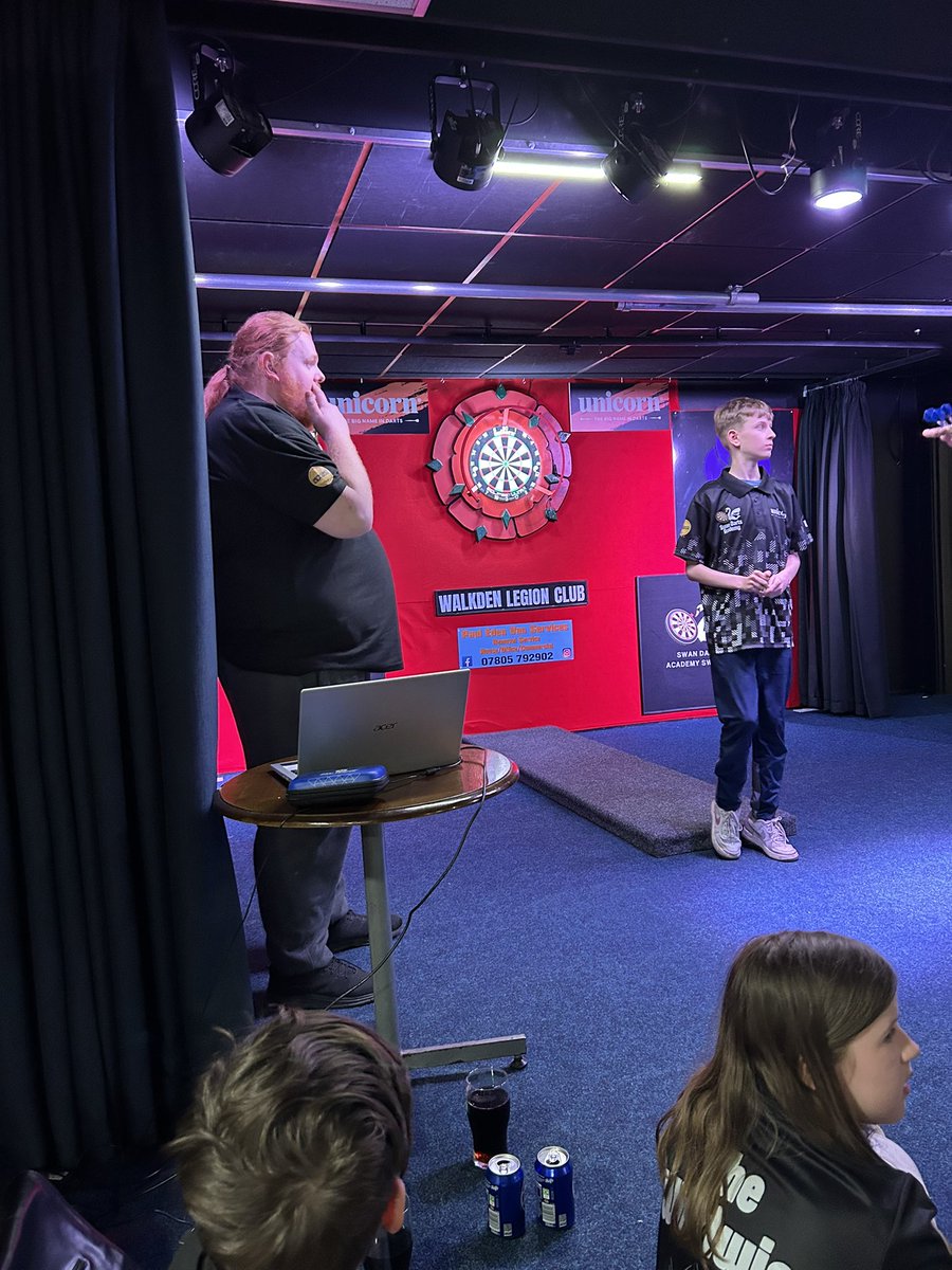 Had a great night at Swan Darts Academy Swinton with <a href="/IanDiamondWhite/">Ian White</a>. Another great academy under the <a href="/UnicornDarts/">Unicorn Darts</a> umbrella providing kids of all abilities with a platform to develop 👍🎯