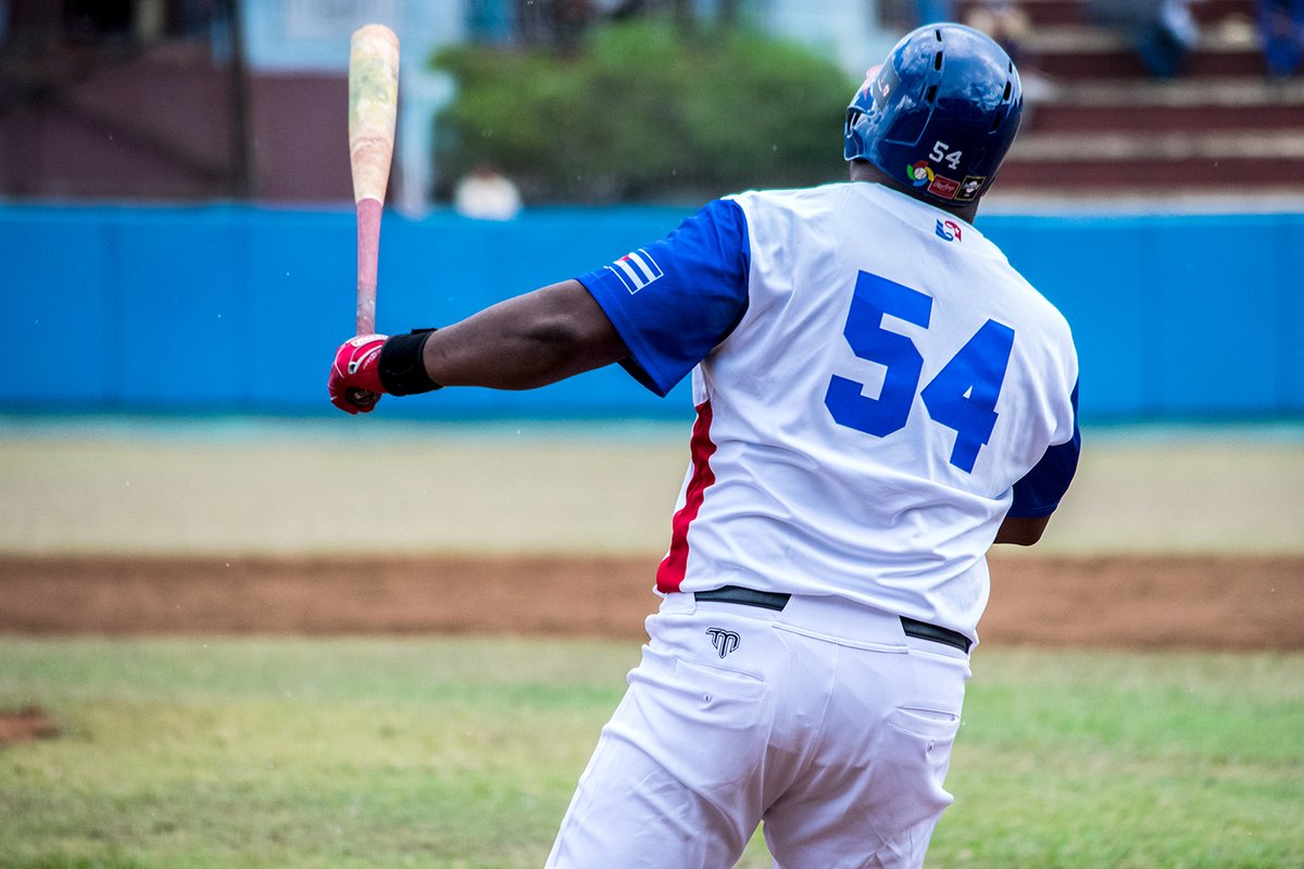 En el desafío Alfredo Despaigne Rodríguez conectó su primer cuadrangular en la #LEBC y el 285 en la pelota cubana.

📷 FOTOS | CMKX Radio #Bayamo