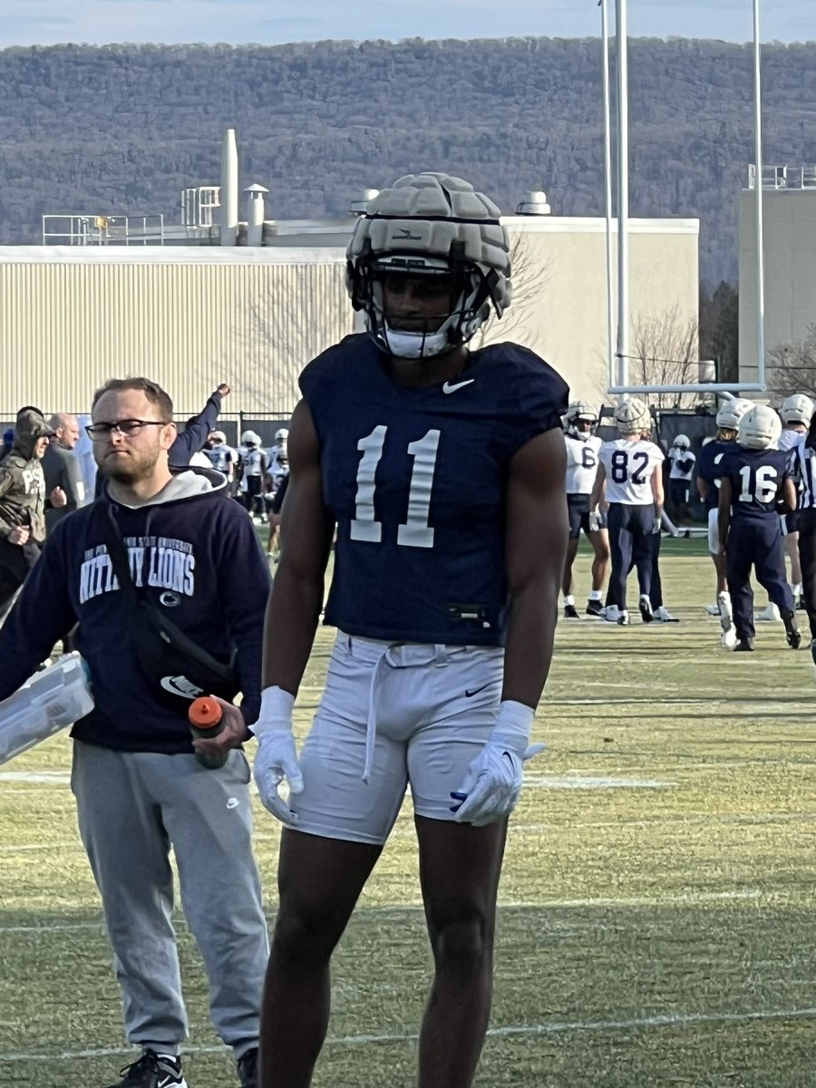 This is Penn State freshman LB LaVar Arrington II 😳

(📸: <a href="/audsnyder4/">Audrey Snyder</a>)