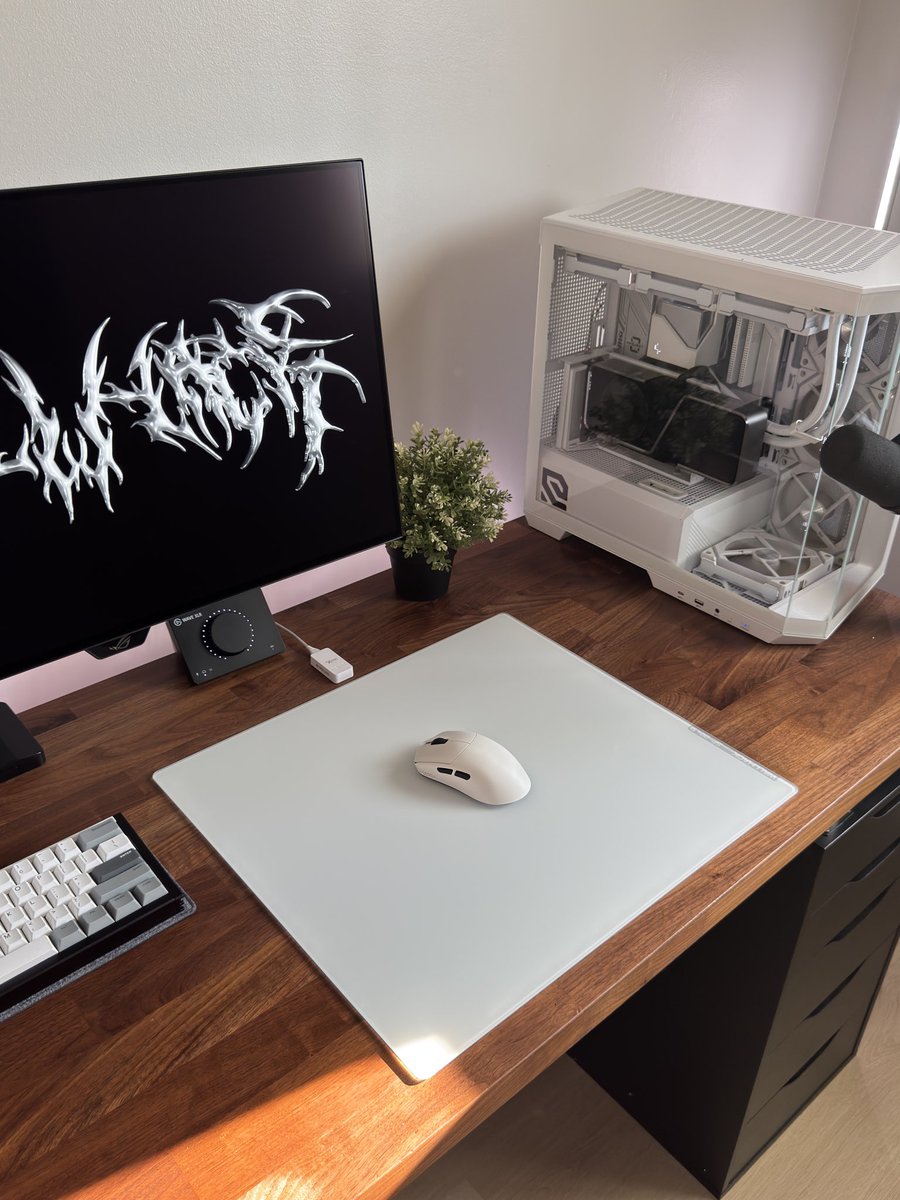 which one are you picking? 😳

Lamzu Inca / SP-004 Black
or
Lamzu Maya X / SP-004 White