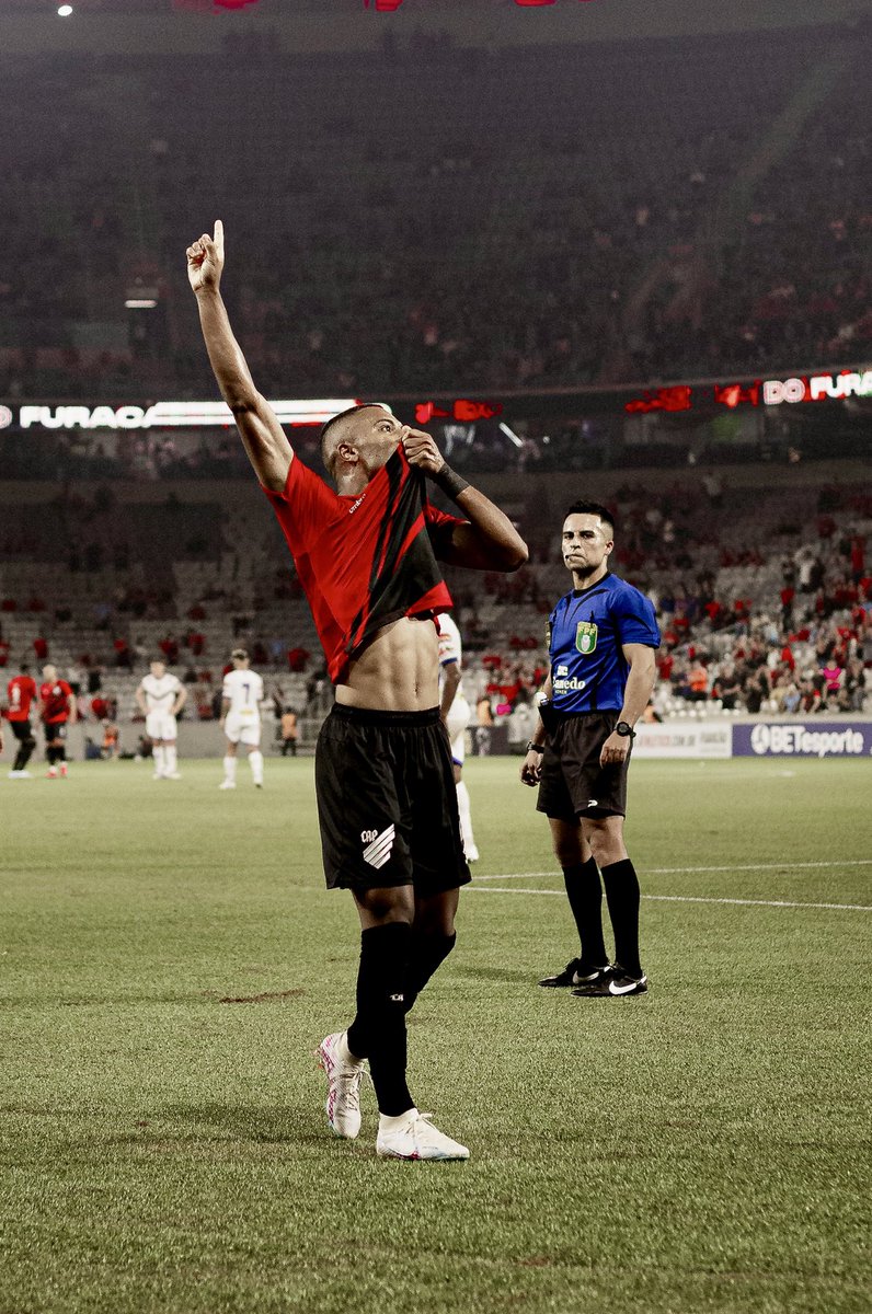 🤴🏾 (@leonardoc98_) on Twitter photo 101 anos do Furacão, o maior do estado! 🌪️
<a href="/AthleticoPR/">Athletico Paranaense</a> sempre será uma honra te representar, e seguirei vivendo intensamente cada segundo desse privilégio. ❤️🖤 101 anos do Furacão, o maior do estado! 🌪️
<a href="/AthleticoPR/">Athletico Paranaense</a> sempre será uma honra te representar, e seguirei vivendo intensamente cada segundo desse privilégio. ❤️🖤