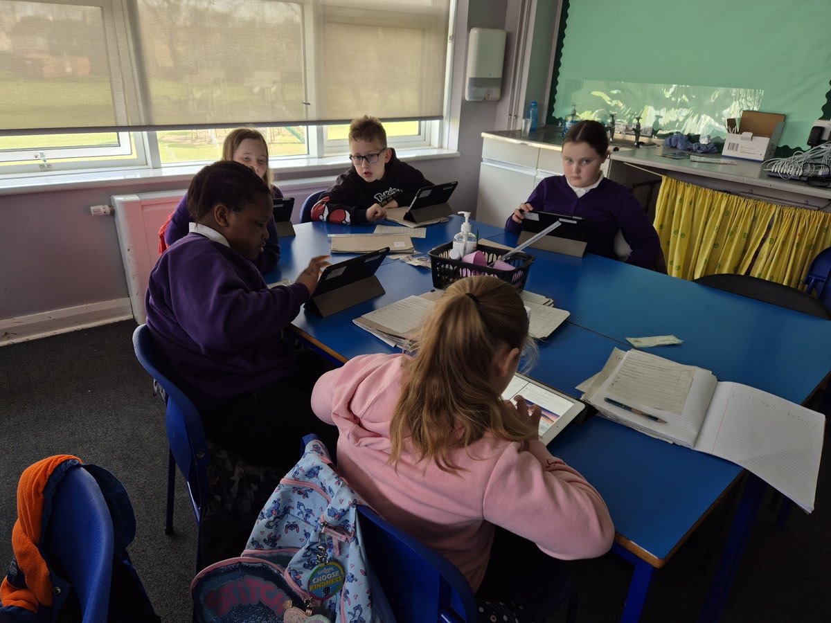 P5Q used their research notes from yesterday to create an information poster using the pages app 😀