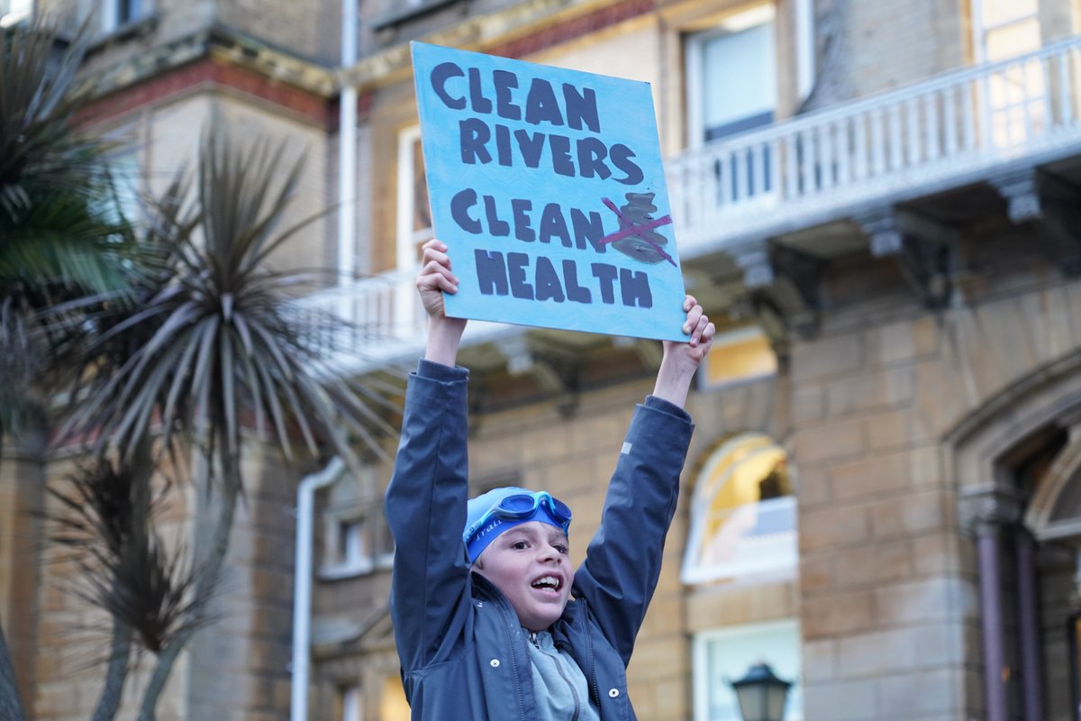 🚨NEWS!

South Coast Residents Demand Action Against Sewage Pollution in “largest peaceful protest seen in BCP” 

Read the story in full here👇
riveractionuk.com/south-coast-re…