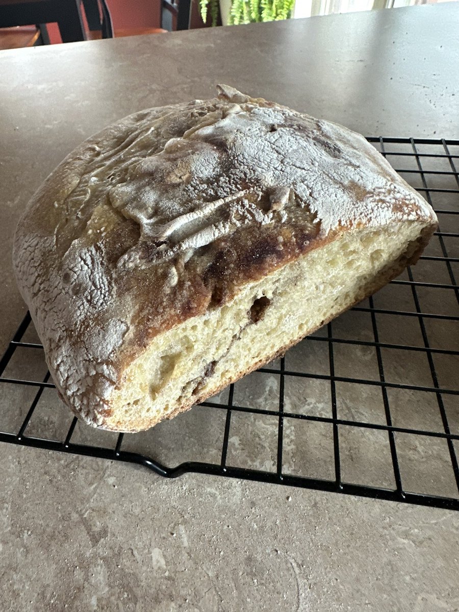 haleyfoster2's tweet photo. Dolly Starton: Classic Sourdough loaf

Bready Mercury: cinnamon Sourdough loaf - he’s a little extra

So yeah, this is our 30s 😂 https://t.co/qrZwwFzeot