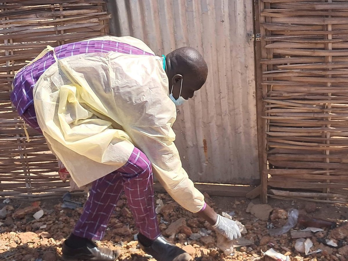 kuacmedia's tweet photo. Warrap launches cleaning campaign to combat cholera outbreak

Warrap State’s Ministry of Health and Environment, in collaboration with Kuajok Municipality, is launching a General Cleaning Campaign in the state capital, Kuajok. 
#kuacmedia
#kuacmediaupdates https://t.co/rmqbACfAaz