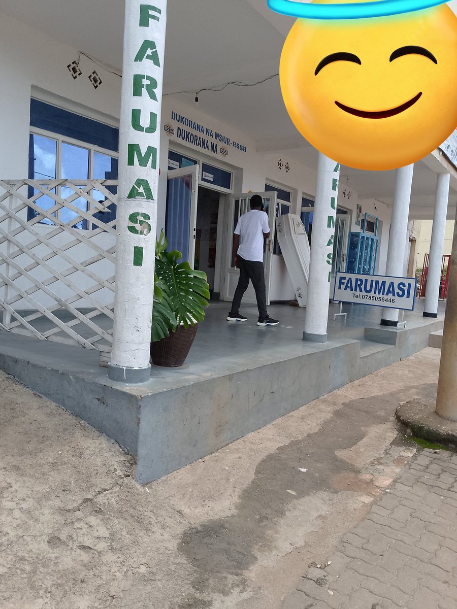 mukizarc's tweet photo. Landlord nawe ni umufatanyacyah Ibaze ko uba kuri Pharmacy winjira aho bacuruza Imva🤔🤔 https://t.co/gb6X4kMMuU
