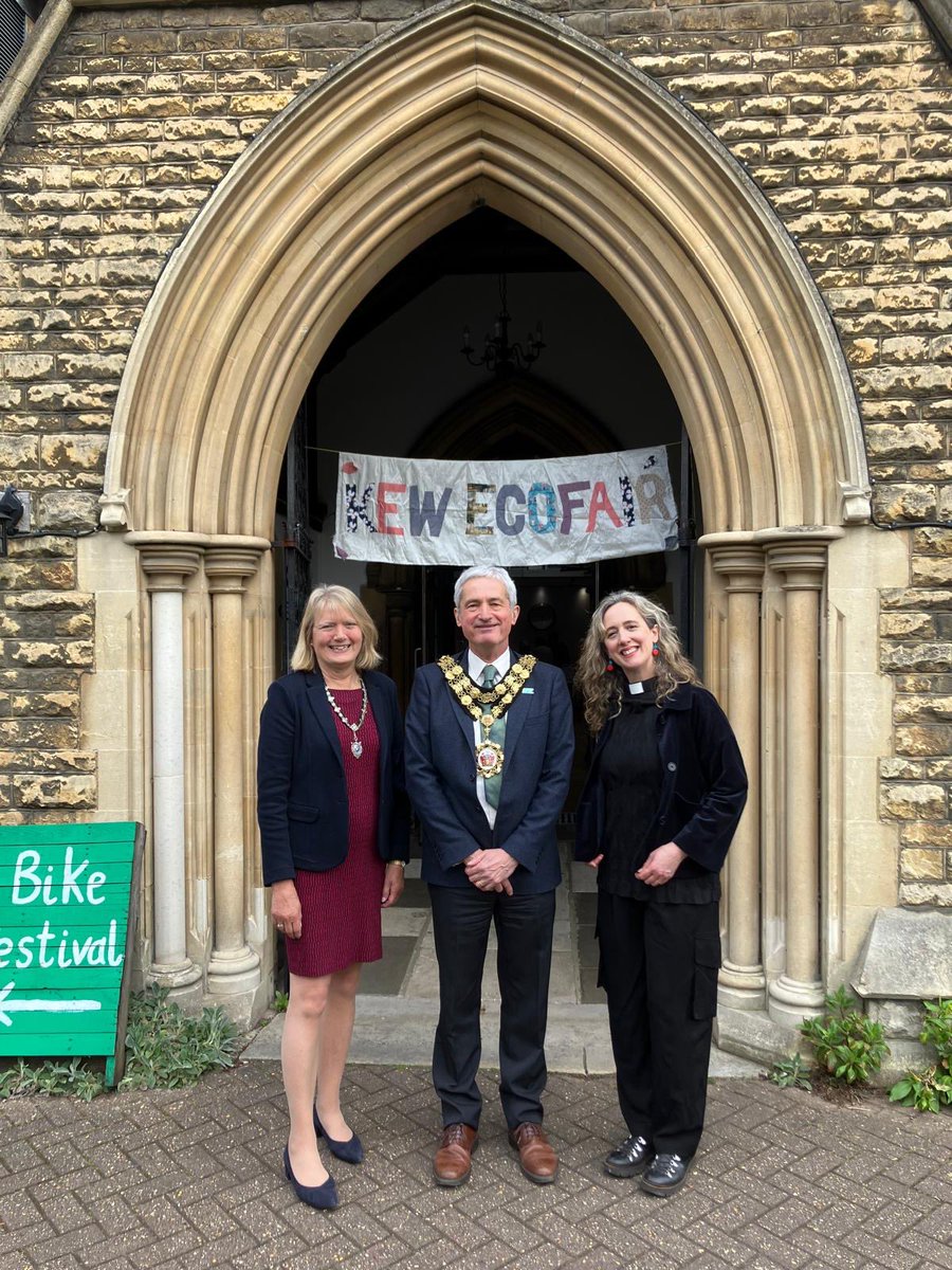 KewEcofair's tweet photo. The second edition of Kew EcoFair was a huge success, once again welcoming over 500 people to @stlukeskew!

Huge thanks to @theJeremyVine @LBRUTMayor @MartinGainsbor1 and all of *you* for joining us in 2025! 💚 https://t.co/XHQphFDTPn