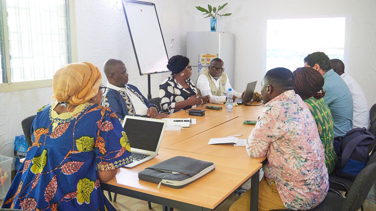 Nous avons reçu à notre siège une délégation du Centre Européen d’Appui Electoral. Cette  rencontre stratégique visait à définir les points de synergie et les ressources à mutualiser afin de mener une mission conjointe d’observation électorale lors du scrutin du 12 avril 2025.