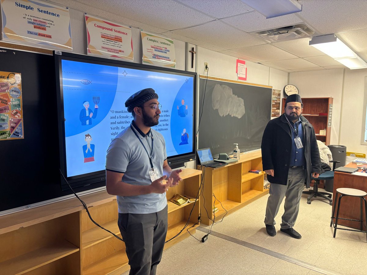 Our Muslim Youth from #Barrie, ON delivered a guest lecture on Islam at Nouvelle-Alliance High School’s World Religions class!

📖 Covered:

✅ Muslim worship practices

✅ Significance of Ramadan

✅ Contemporary topics

Students asked great Qs on hijab, jihad, prophets &amp; more!