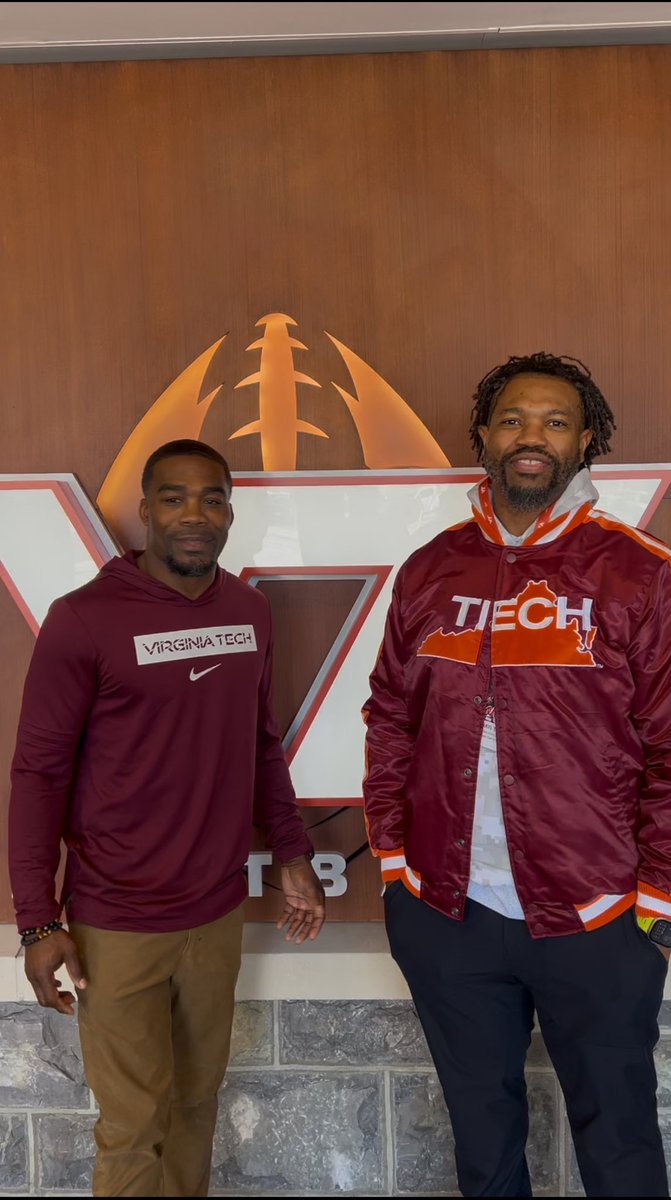 CoachPrioleauVT's tweet image. 2025 VT Pro Day today! Good luck to all our prospects! The legend @dtapp55 in the building representing the Washington Commanders. Just one of all 32 teams here today!
