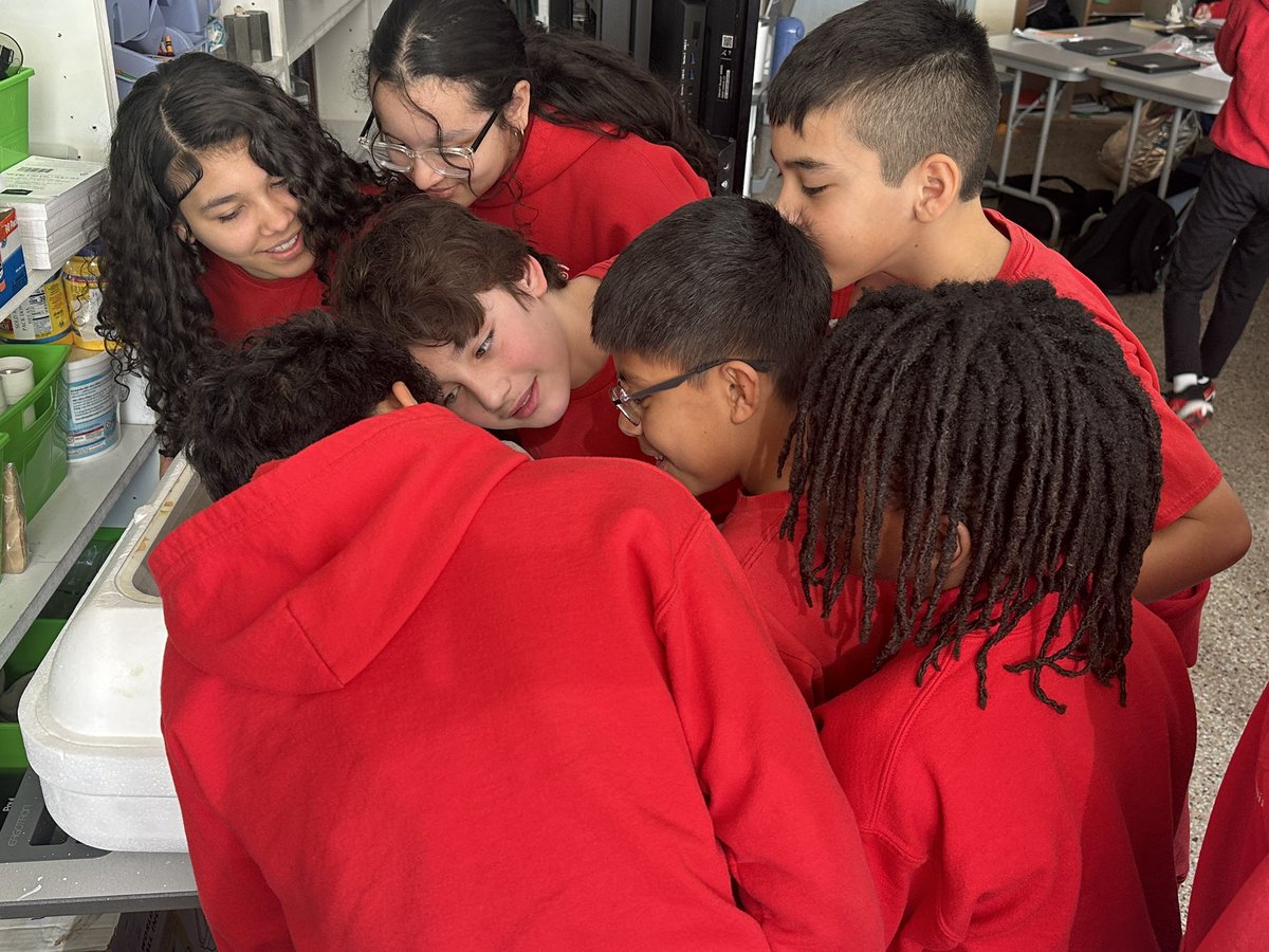 GuyonNicole's tweet image. Lots happening in Grade 6 @Community_Prep @HistoricNE Casey Farm ❤️