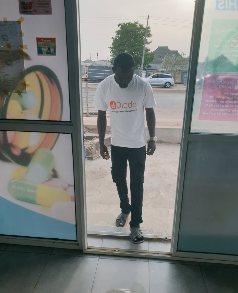 bage_maye's tweet image. We preach @diode_chain @DiodeFoundation at home, in traffic, at work, and everywhere we step. Break free from the chains of centralization! @diode_chain Web3: the decentralized web, reimagined