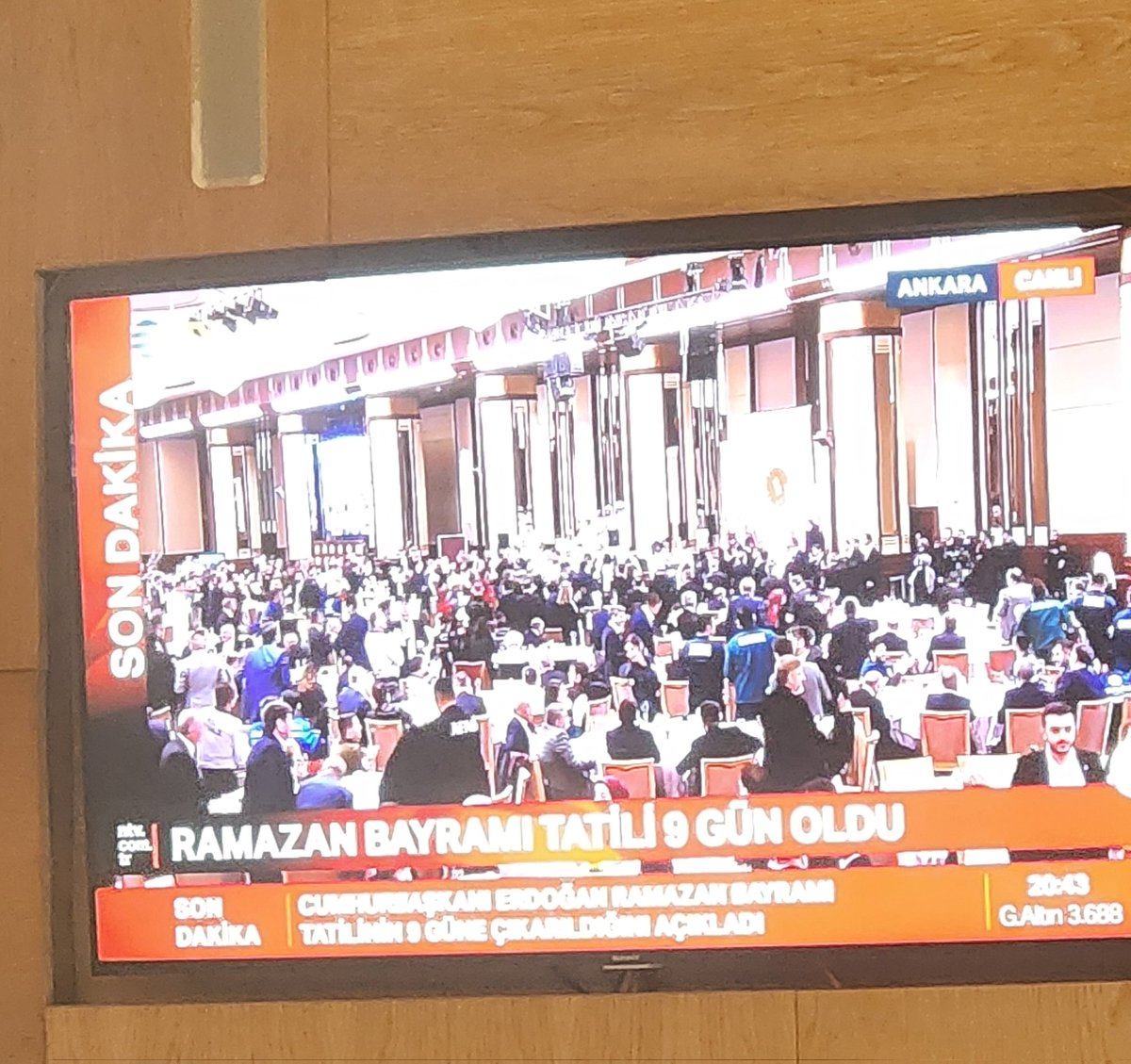 Ramazan bayramı tatili 9 gün oldu. Hayat memurlara güzel.