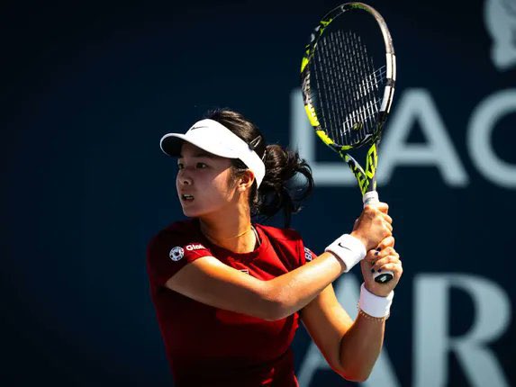 Alexandra Eala wins the 1st set 6-2 against Iga Swiatek in Miami. 

Absolutely unreal start from the 19 year old. 

One set away from the biggest win of her life. 

🇵🇭❤️