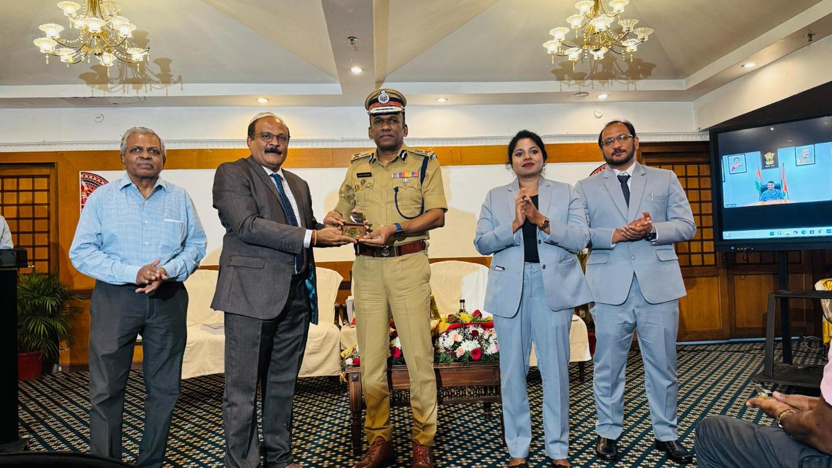 Cyberdost's tweet photo. First batch of Cyber Commandos constituted by I4C completes training at IIIT-Kottayam, Kerala. Sri Manoj Abraham IPS, ADGP Kerala, & Sh Rajesh Kumar IPS, CEO I4C-MHA, addressed them. IIIT-K also trained 5 batches of Kerala Police with the Cyber Crime Dept.
#I4C #CyberCommando https://t.co/9IZOKGWFvZ