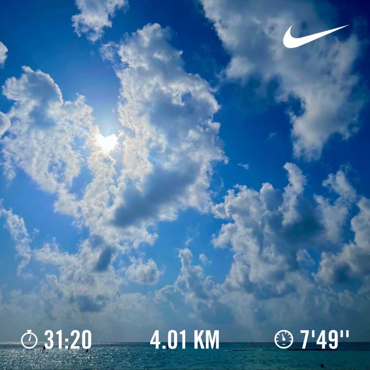 fboneta's tweet photo. Hoy repetimos dosis, paseo por la 5a. Av. y la playita; corrí 4.01 km + pushups + handstand + fierros callejeros #endorphinejunkie #horafeliz #oldschool #paquete https://t.co/oeYQxCvF9q