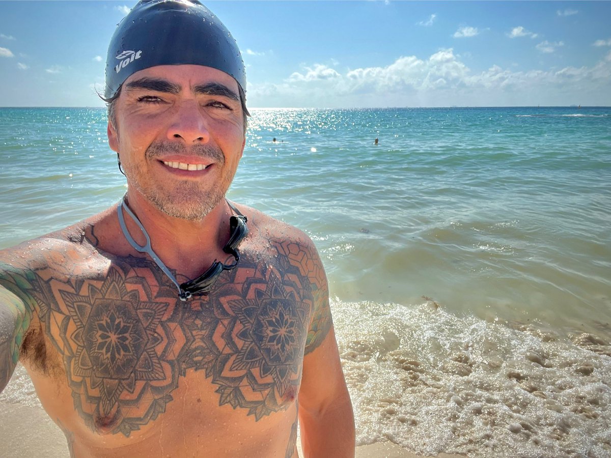 fboneta's tweet photo. Hoy repetimos dosis, paseo por la 5a. Av. y la playita; corrí 4.01 km + pushups + handstand + fierros callejeros #endorphinejunkie #horafeliz #oldschool #paquete https://t.co/oeYQxCvF9q