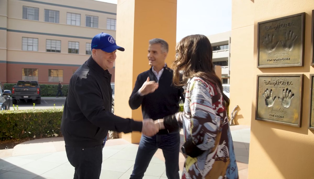 Fanjecture's tweet image. “i’m actually on my way to a meeting about Chairs.”