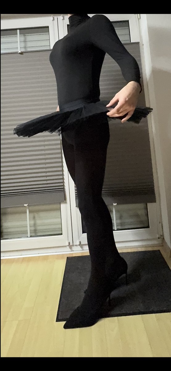CdPaulaDwt's tweet photo. Omg I am feeling so beautiful and girly! Look what I got! Have to dance and twirl all the time 😍

#crossdress #crossdressing #crossdressingfetish #sissy #femboy #boytogirl #ballett #tutu https://t.co/HF5zsMJFyg