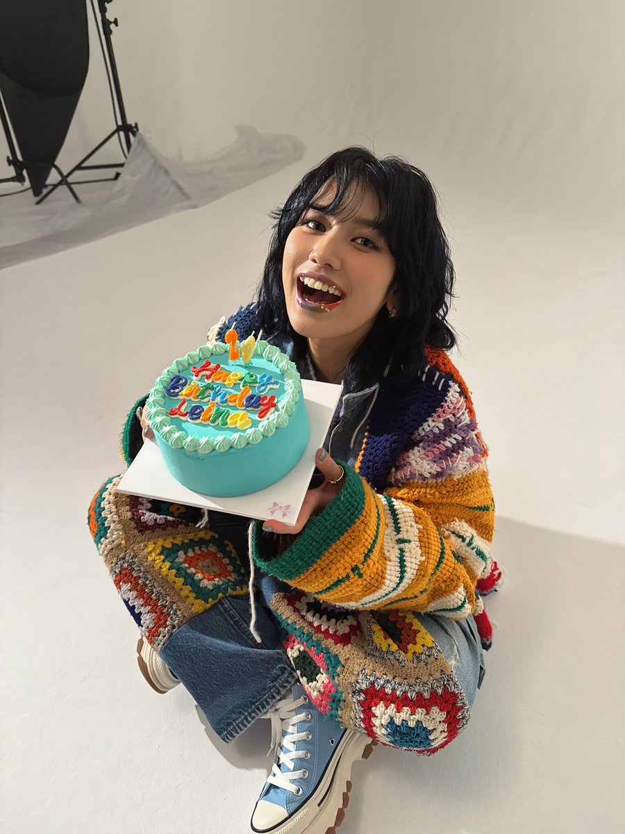 doumo_leinadesu's tweet photo. 20歳になりました🎂

20代は沢山の事を経験して知って泣いて笑って生きたいと思います！
精進して参ります🙂‍↕️
家族友達、マネージャー、沢山の関係者の皆様いつもLeinaを支えてくださりありがとうございます！

明日ツアーファイナル、Zepp  Yokohamaかましますので是非期待してお越しください🌈 https://t.co/hOPHVlJIYj