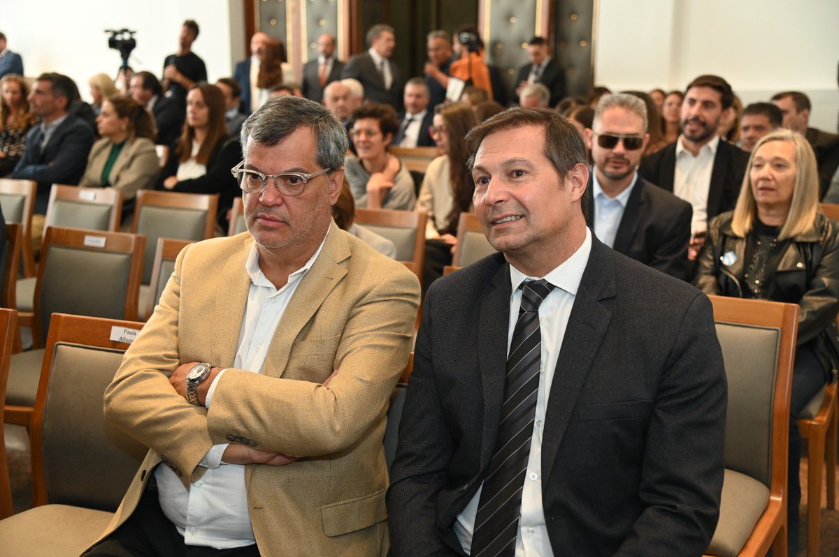 El presidente del <a href="/HTC_Mendoza/">Tribunal de Cuentas Mendoza</a> Dr. <a href="/paresnestor/">Néstor Parés</a> y el vocal Dr. Gustavo Riera participaron del acto de inicio del año judicial, evento que marcó el comienzo de las actividades judiciales en la provincia. (1/2)