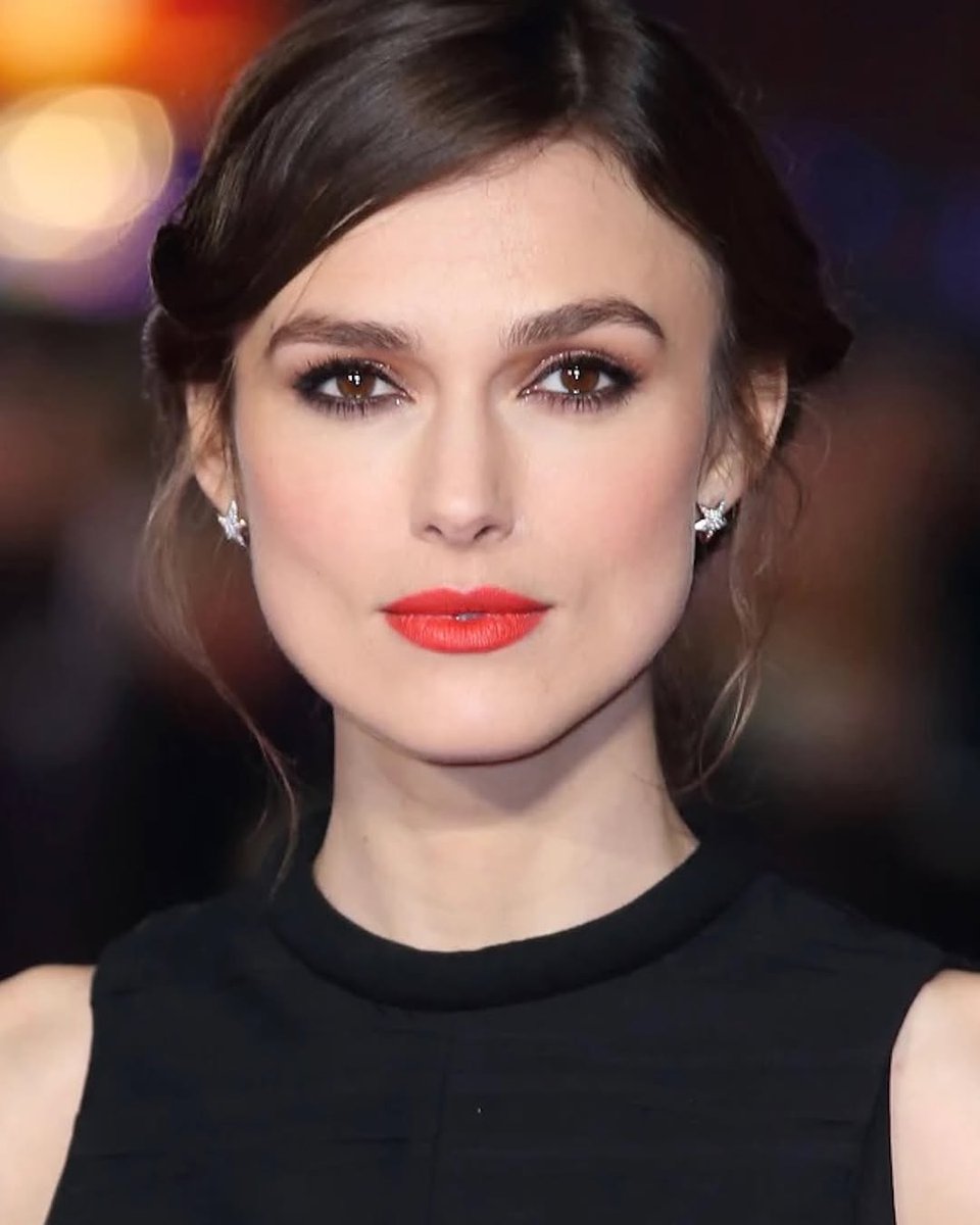 Lisa_Eldridge's tweet image. Happy Birthday Keira!! This year also marks 20 years since our first job together - a lot of looks, a lot of laughs ❤️

Here are just a few memories from the past two decades, which one is your favourite ?

#keiraknightley #happybirthday #makeup #looks #lisaeldridgemakeup