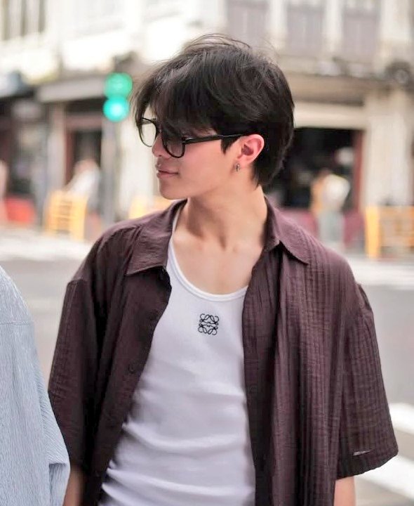 romadlorah's tweet photo. WILLY AND EST WEARING THE SAME THING! 🫶💙🎸🦈

Drop your pics that you've seen willy and est wearing the same thing in the comment section! let's goooo smote! 

#WilliamEst https://t.co/HRZTb3qR7V