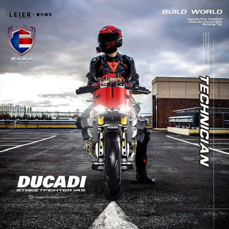 RossFinanceNews's tweet photo. If you are a criminal, at least put effort into something. Don't be a lazy criminal, nor a copycat criminal. This is #meme #fail #funny #ducati #lego #mouldking - absolute f# insanity that the world allows cheap rip offs whilst hard working people @DucatiMotor get into trouble https://t.co/22aXlTY2bR