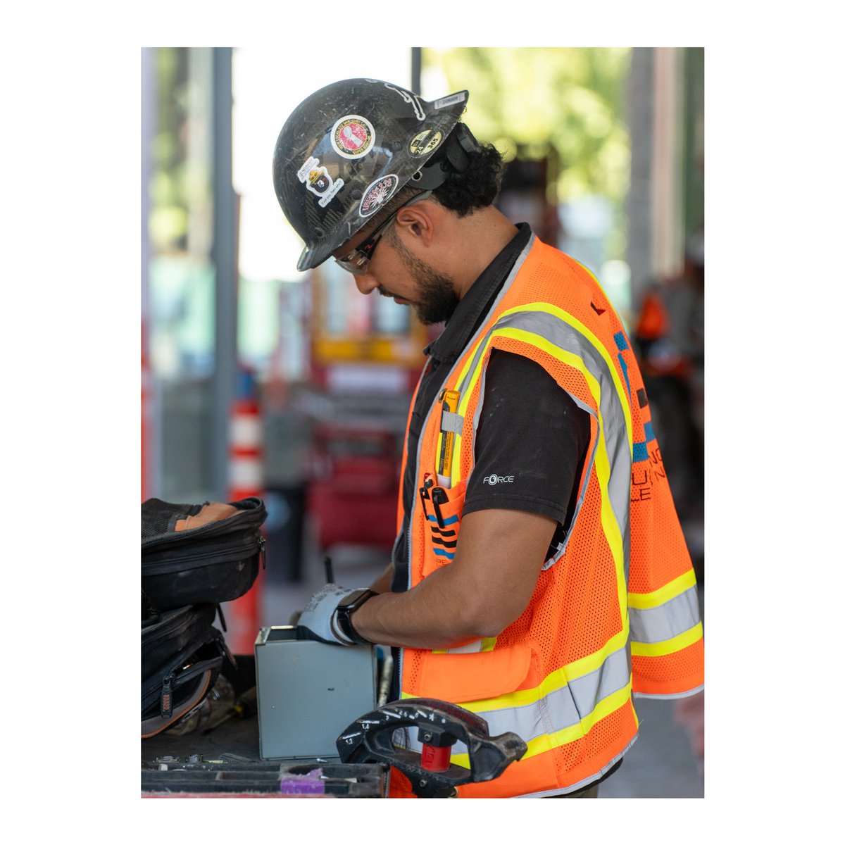 CupertinoElec's tweet image. We’re wired for the mid-week hustle. Keep grinding, stay safe, and finish the week like a pro. 💪⚡
#MidWeekMood #CupertinoElectric #WiredForSuccess #SafetyFIrst