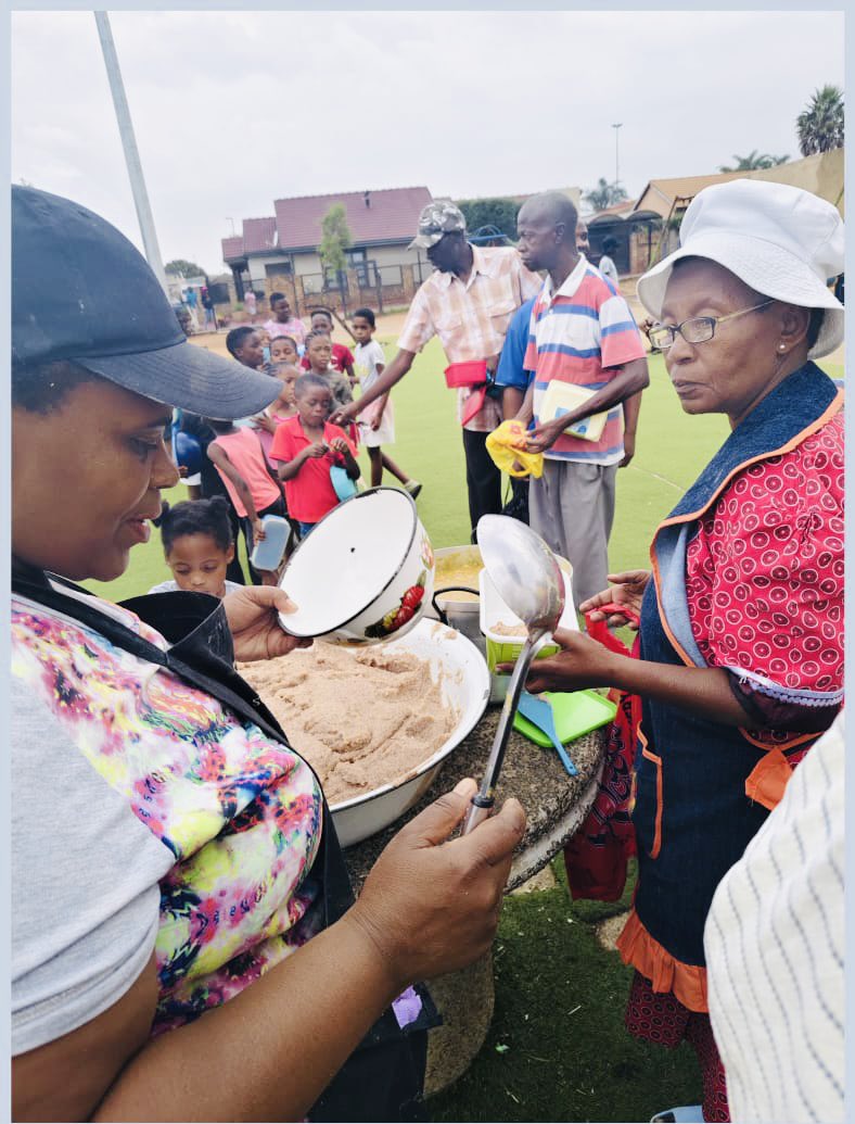 BophaFoundation's tweet photo. No One Should Go Hungry! 🍲💛

We delivered groceries to Nkepile Soup Kitchen in Tembisa through our Bopha Food Bank, supporting their mission to feed the community.

Join us—donate, partner, or share!

📞 +27 78 524 1687
🌍 https://t.co/m7GINbdBON

#BophaFoundation #FoodBank https://t.co/vgQsxY2dej