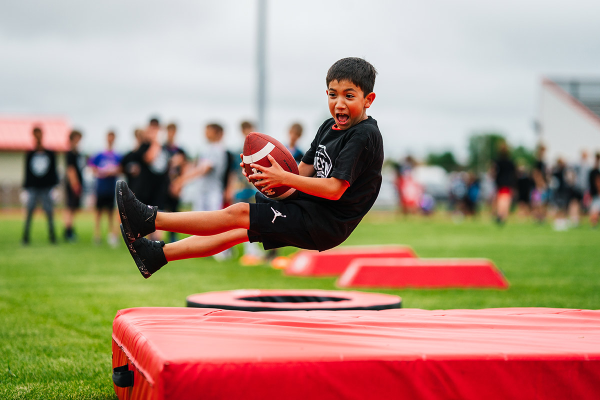 Thielen Foundation (@thielenfound) on Twitter photo Youth Football Camps are back! Ticket includes one-on-one football instruction ANDπ
π Small group photo w/ <a href="/athielen19/">Adam Thielen</a>
π Camp shirt
π Hat
π Water bottle
π String backpack
π Signed <a href="/athielen19/">Adam Thielen</a> photo
TC Camp β‘οΈ bit.ly/41jLesB
DL Camp β‘οΈ bit.ly/41iMdJx Youth Football Camps are back! Ticket includes one-on-one football instruction ANDπ
π Small group photo w/ <a href="/athielen19/">Adam Thielen</a>
π Camp shirt
π Hat
π Water bottle
π String backpack
π Signed <a href="/athielen19/">Adam Thielen</a> photo
TC Camp β‘οΈ bit.ly/41jLesB
DL Camp β‘οΈ bit.ly/41iMdJx
