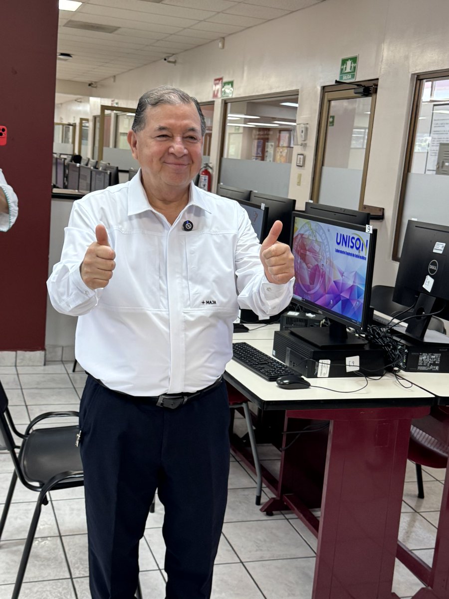 🗳️ El Dr. Cuauhtémoc González Valdez emitió su voto en la histórica jornada electoral de la <a href="/SoyUnison/">Soy Unison</a>, destacando la madurez y participación de la comunidad. “Este es un paso importante para fortalecer la cultura democrática de nuestra universidad”. #Unison #EleccionesUnison