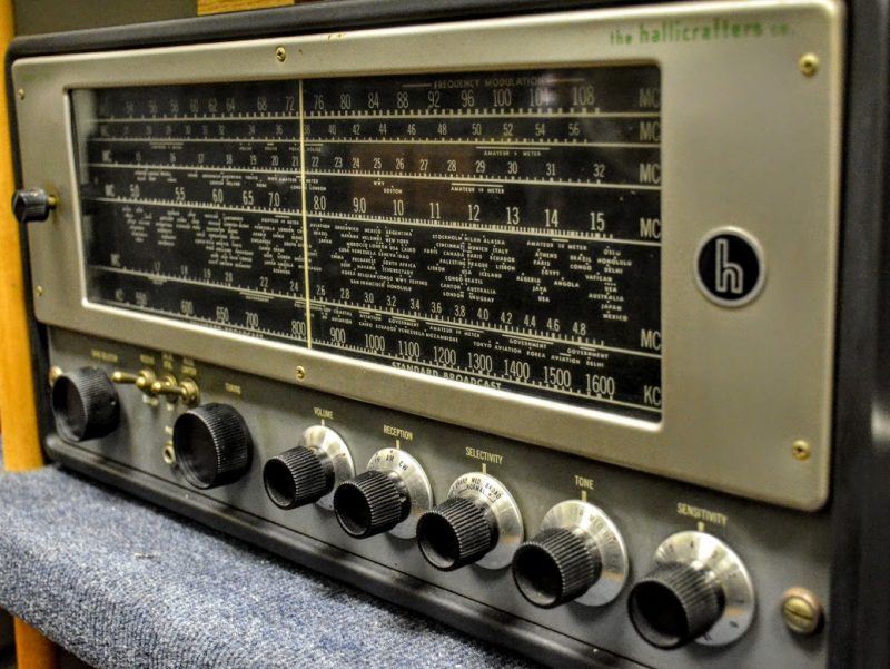 cqcqcqdx's tweet image. The Hallicrafters SX-62 general coverage receiver tunes from 540 kHz to 56 MHz and FM 54 to 109 MHz.
This model featured an impressive 10 watt audio amplifier which sounded great on the old shortwave stations! #hallicrafters