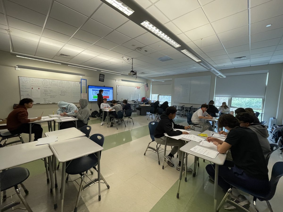 Coach10_'s tweet image. Last block today also on Study Guide Day prepping for their test on Friday! #LetaGo Great group with everyone engaged and involved in their individual group! Way to go today all! #AwesomeDay