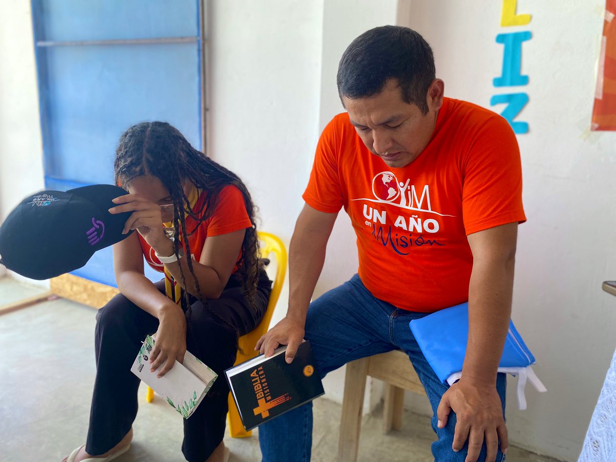 AdventistasMPN's tweet photo. Con mucha alegría llegamos a 📍Amotape - Paita donde se encuentra el Equipo Oyim 🧡 de nuestra MPN, el 🔰Pr. Alan Cosavalente motiva a que puedan seguir cumpliendo la misión y renovando su compromiso cada día. 🙏
#Oyim #MPN #ServicioMisionero #JóvenesAdventistas https://t.co/ohEs7lZr6w